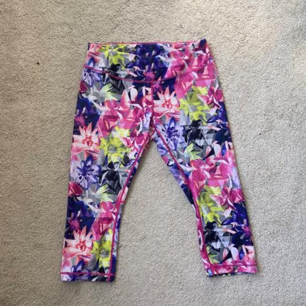 Reebok Floral Cropped Leggings - Size Large